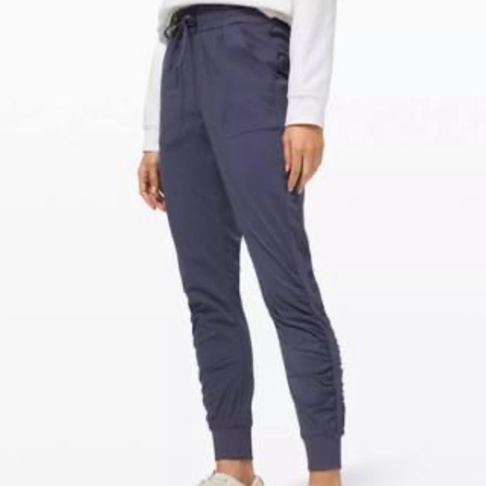 BIG ISO BEYOND THE STUDIO JOGGER CADET BLUE